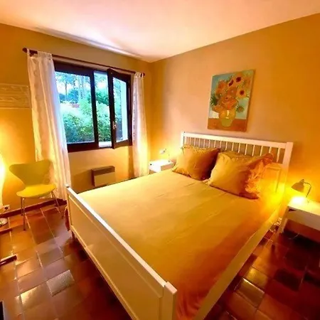 Paisible Avec Piscine Chauffee Et Wi-fi - Fr-1-736-50