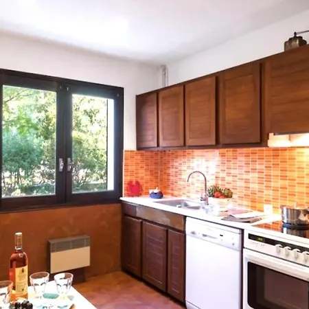 Paisible Avec Piscine Chauffee Et Wi-fi - Fr-1-736-50 וילה *