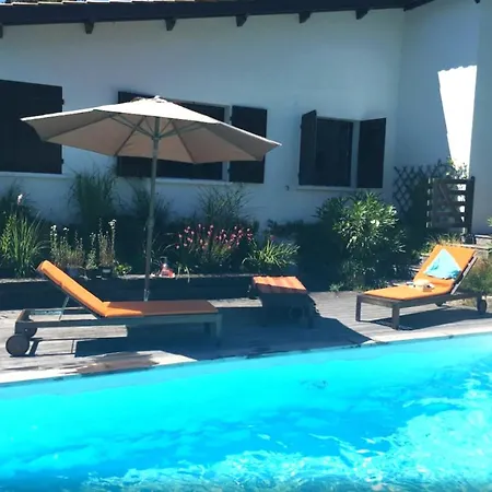 Villa Paisible Avec Piscine Chauffee Et Wi-fi - Fr-1-736-50 *