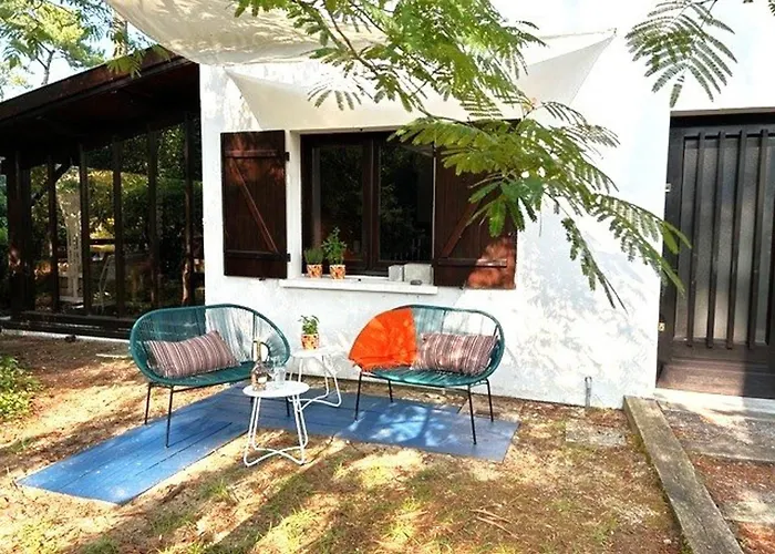 Paisible Avec Piscine Chauffee Et Wi-fi - Fr-1-736-50 빌라 *