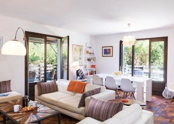 Paisible Avec Piscine Chauffee Et Wi-fi - Fr-1-736-50